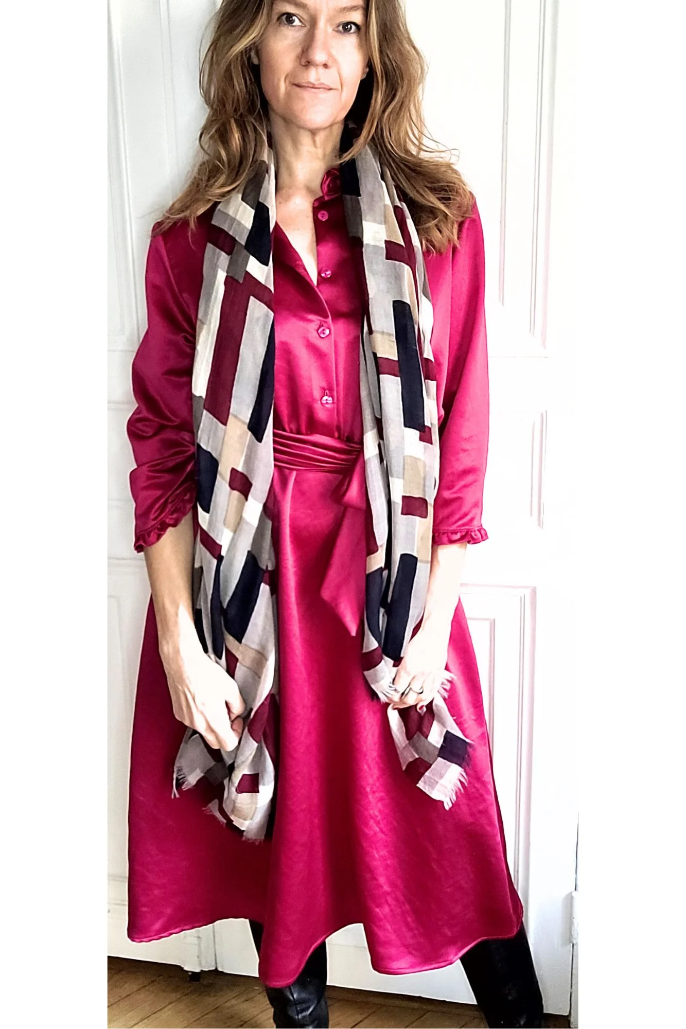 Robe Suzanne en satin rose - pièces uniques – Image 3