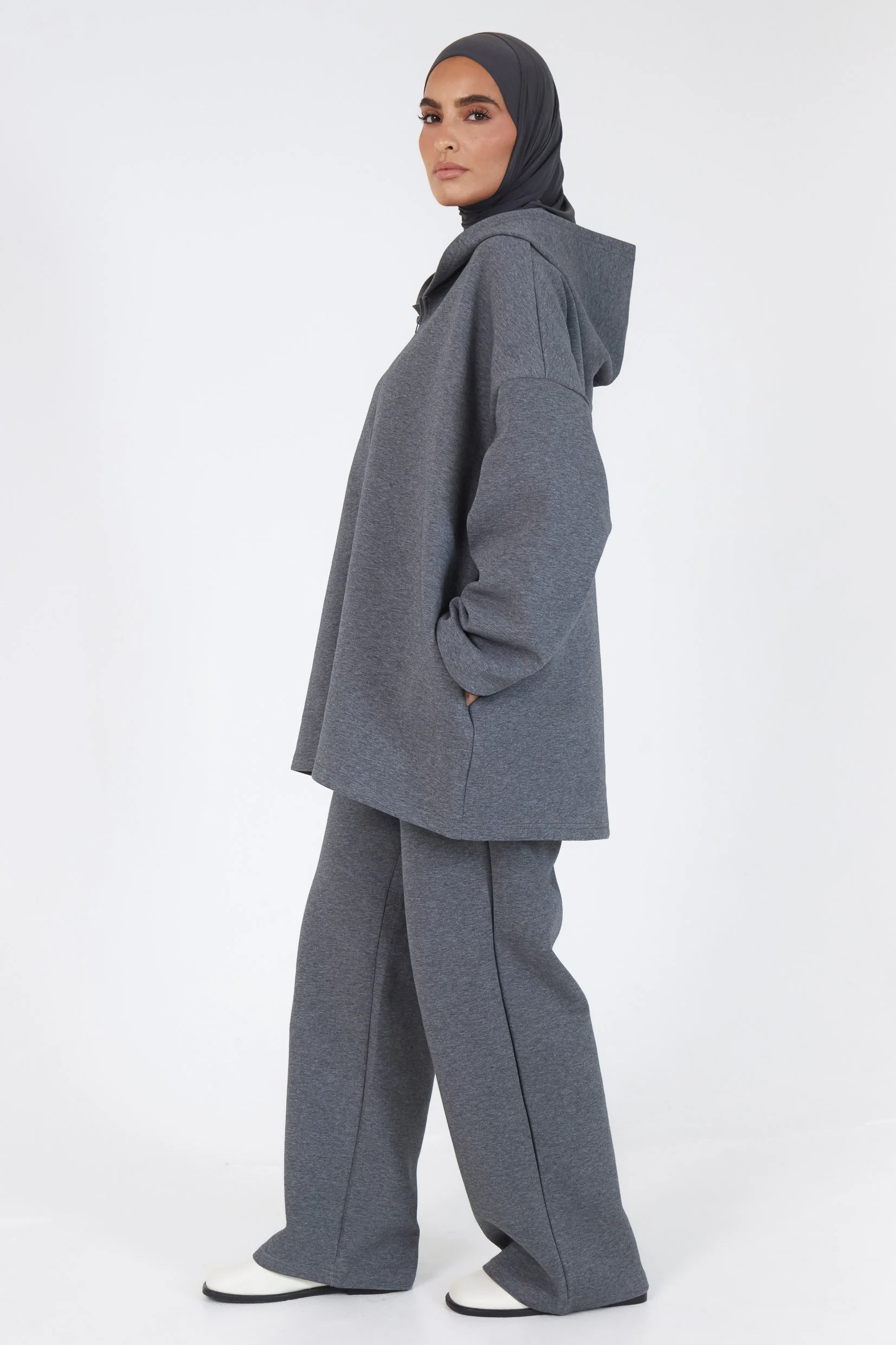 Le Pantalon Comfy Gris Foncé – Image 3