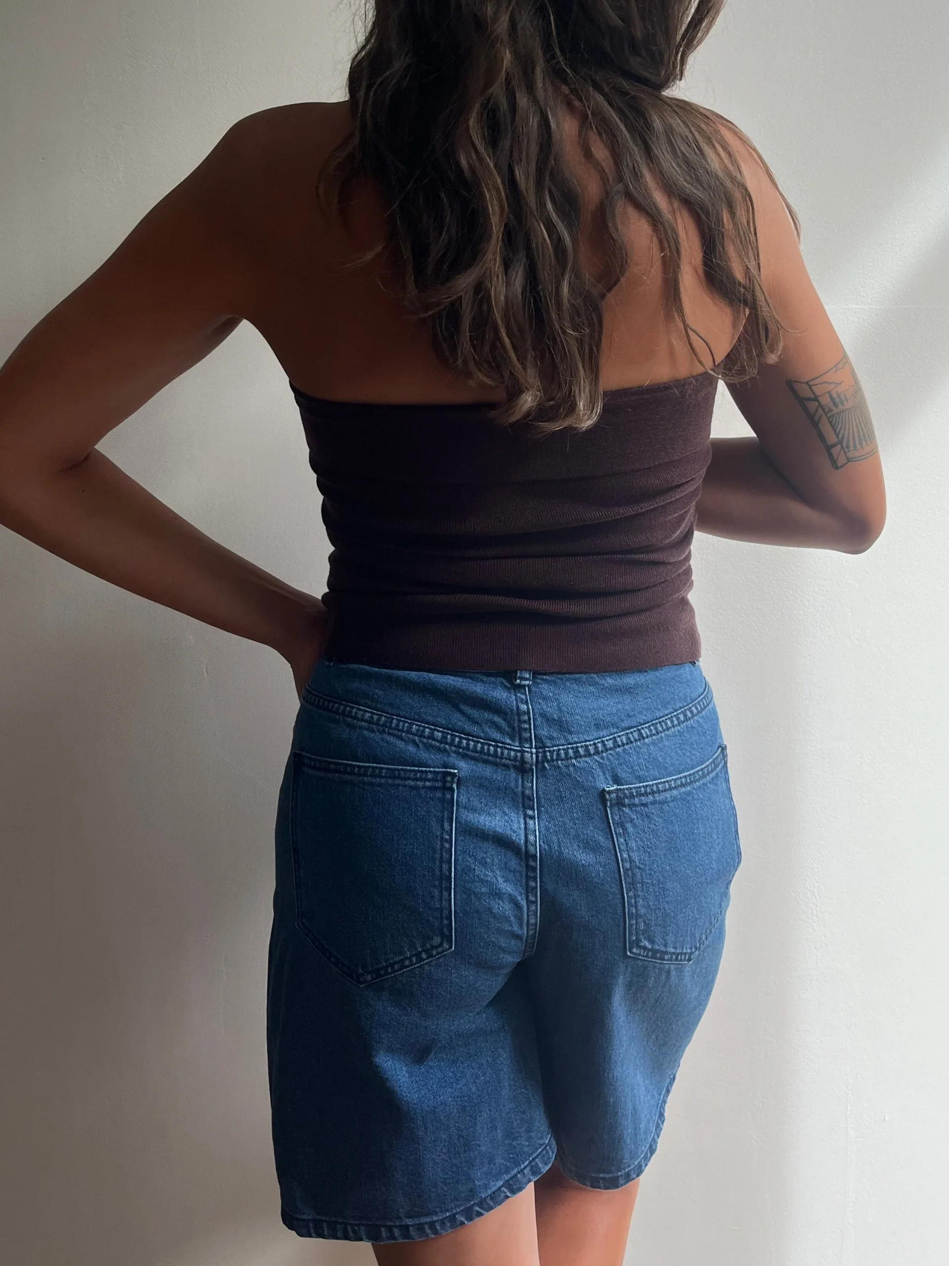 Short femme en denim bleu brut – coton biologique, fabrication portugaise – Image 4